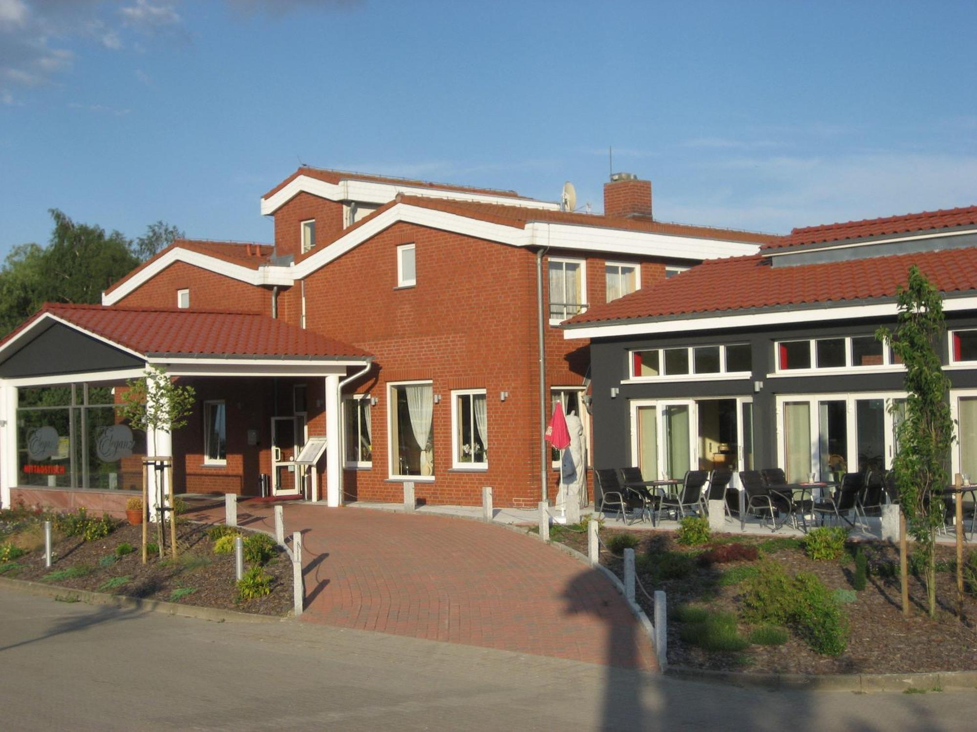 Hotel Eleganz Rustow Exteriör bild
